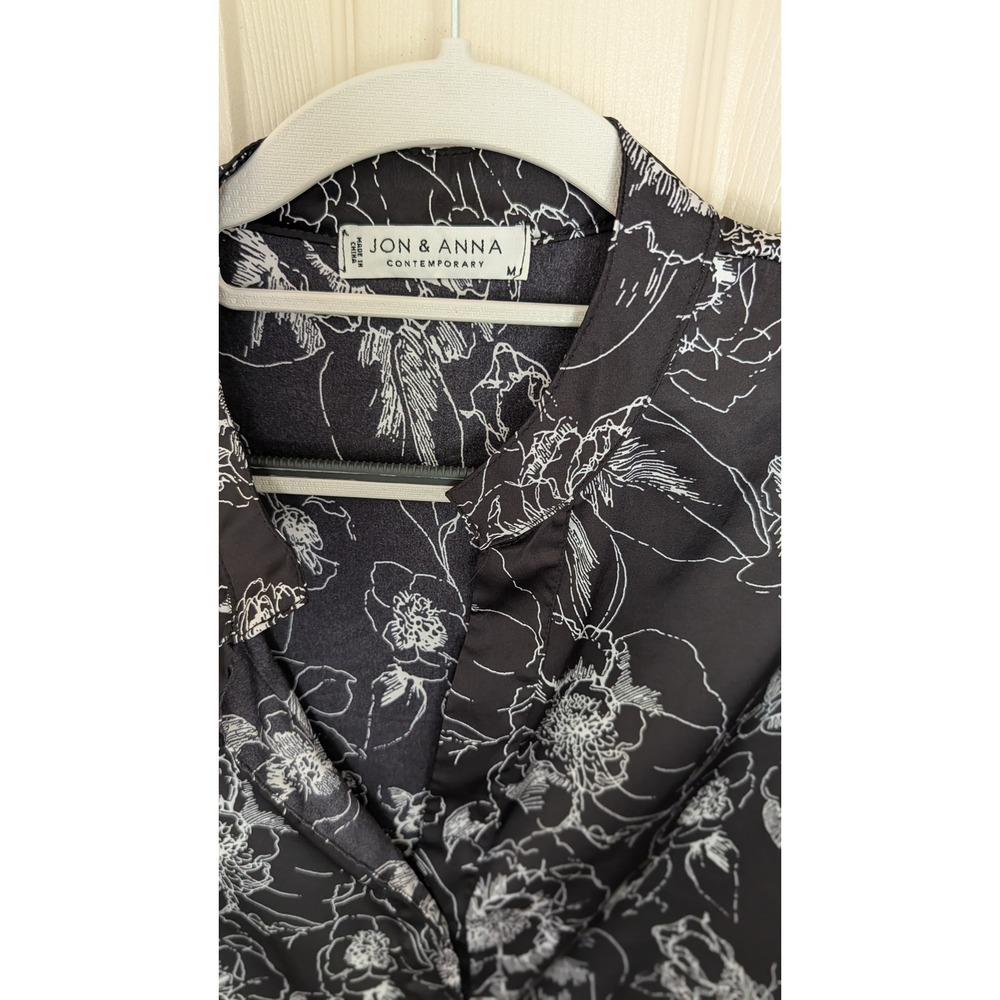Jon & Anna Contemporary Black White Floral Button Down Cropped Blouse Womens M - Picture 3 of 4